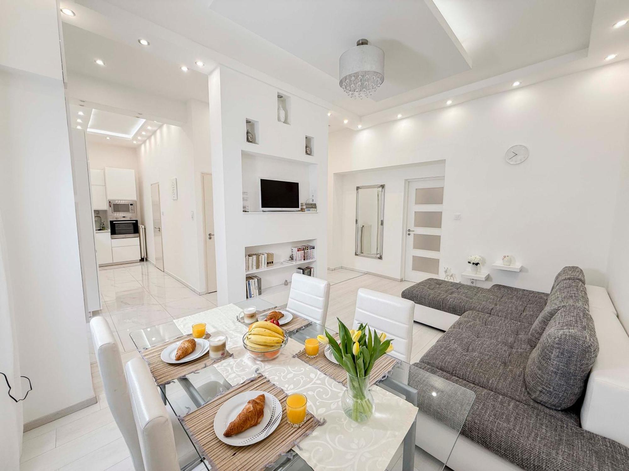 Izabellas Luxury Downtown Apartment *